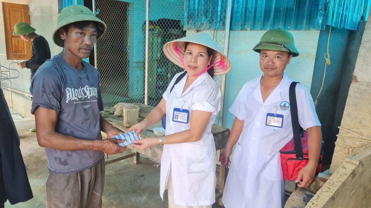 WHO cấp hơn 850.000 viên lọc nước cho người dân ảnh hưởng bởi bão số 10
