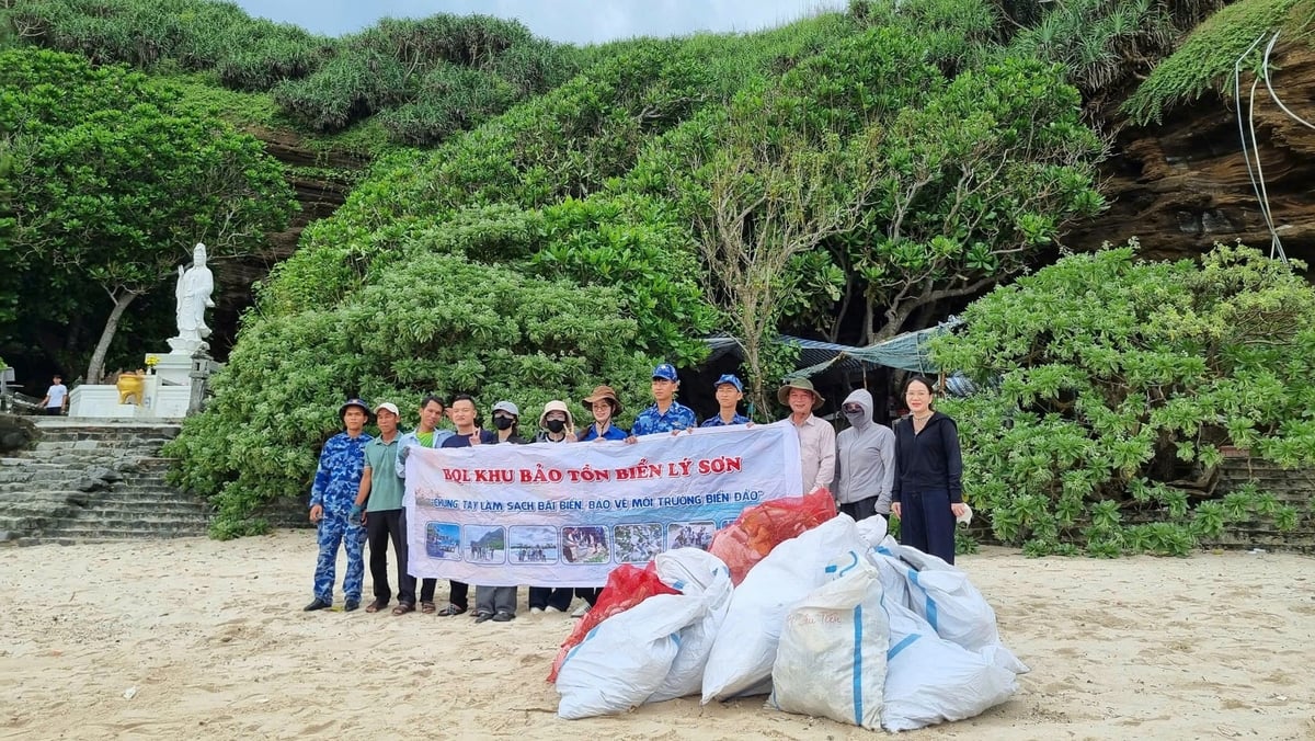 Quảng Ngãi thu gom triệt để rác thải nhựa trên biển và đại dương
