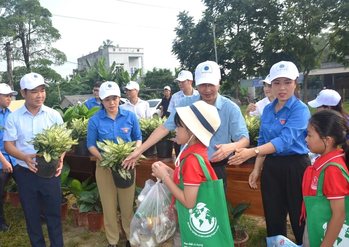 Tuyên Quang: Chung tay xử lý rác thải, chống rác thải nhựa
