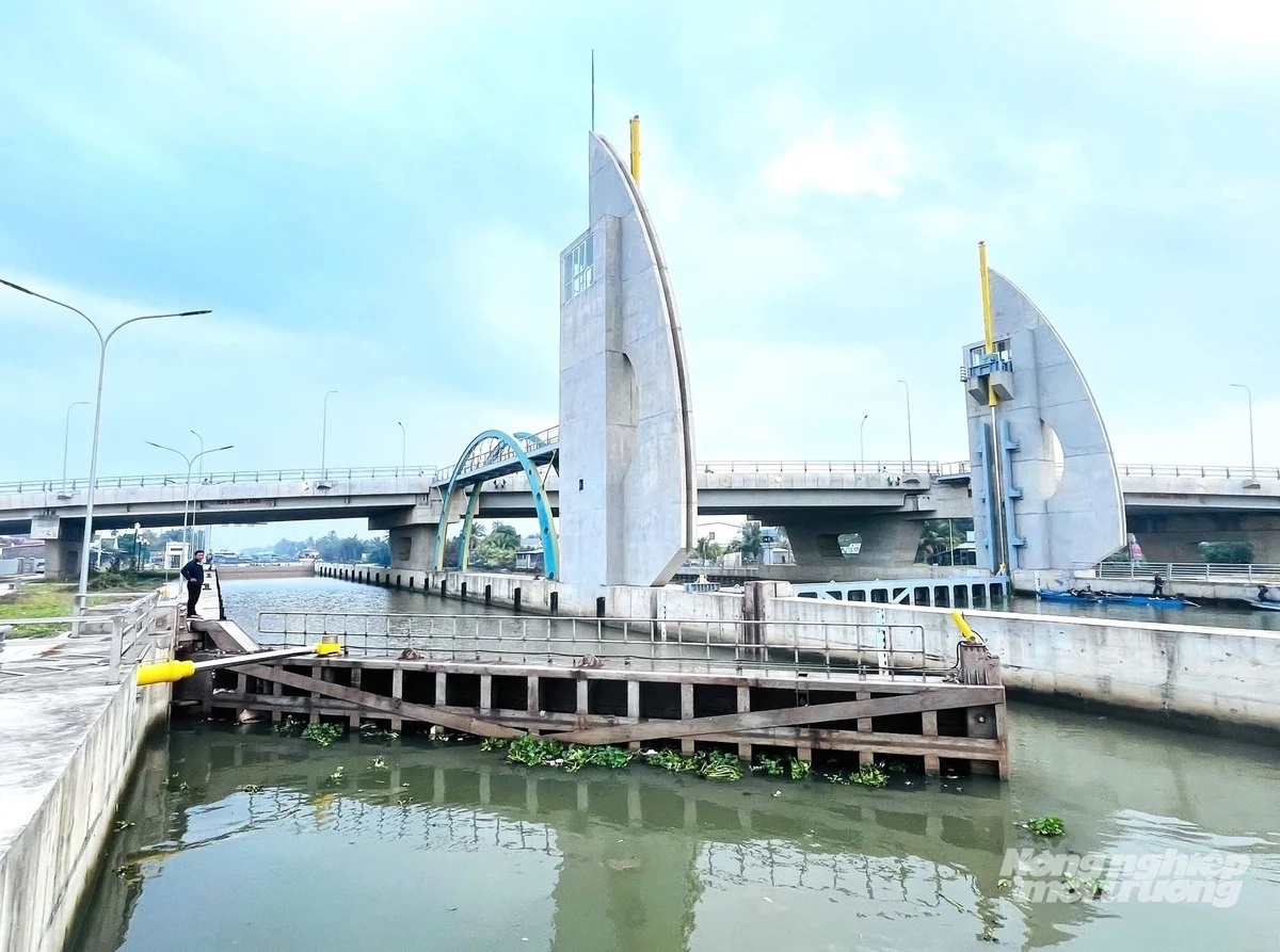 An Giang vận hành hệ thống cống phục vụ sản xuất và dân sinh 