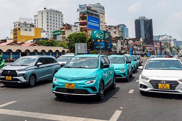 Chuyển đổi xe xăng sang xe điện: Cần lộ trình, chính sách và sự đồng thuận