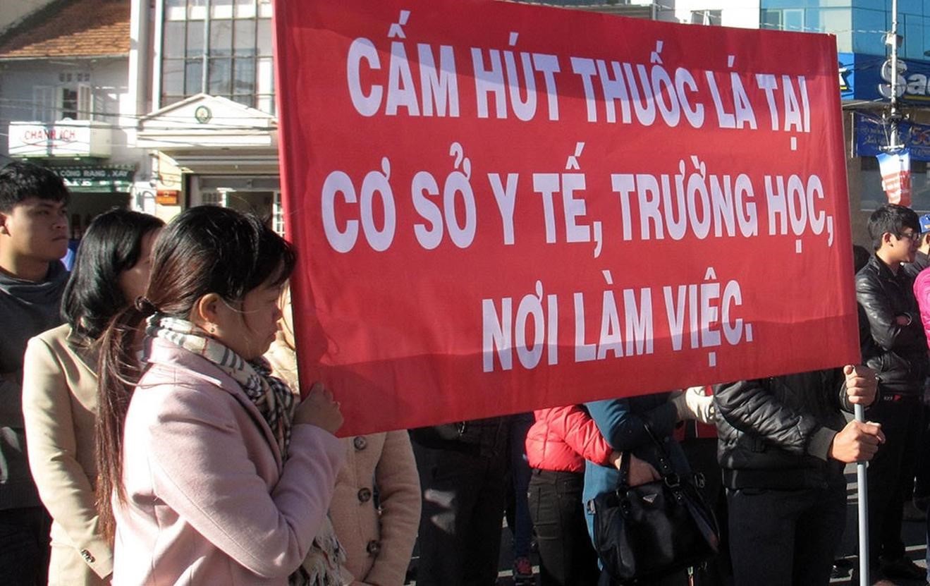 Môi trường làm việc không khói thuốc: Bảo vệ sức khỏe, giảm chi phí xã hội