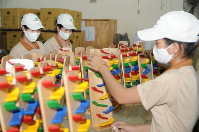 Kinh nghiệm quốc tế và bài học cho doanh nghiệp Việt trong chuyển đổi xanh 