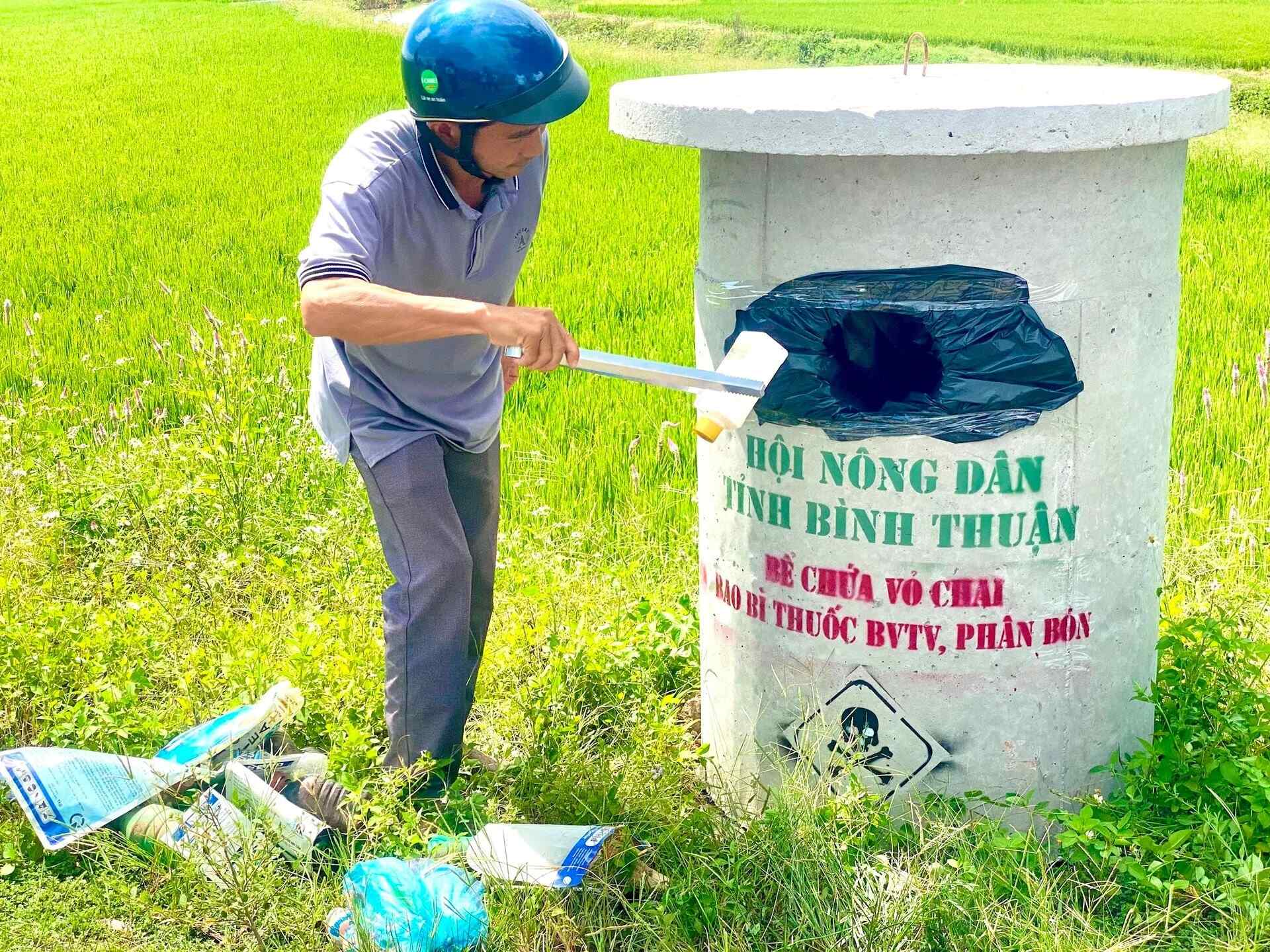 Cùng 'gánh' trách nhiệm xử lí bao bì thuốc bảo vệ thực vật 