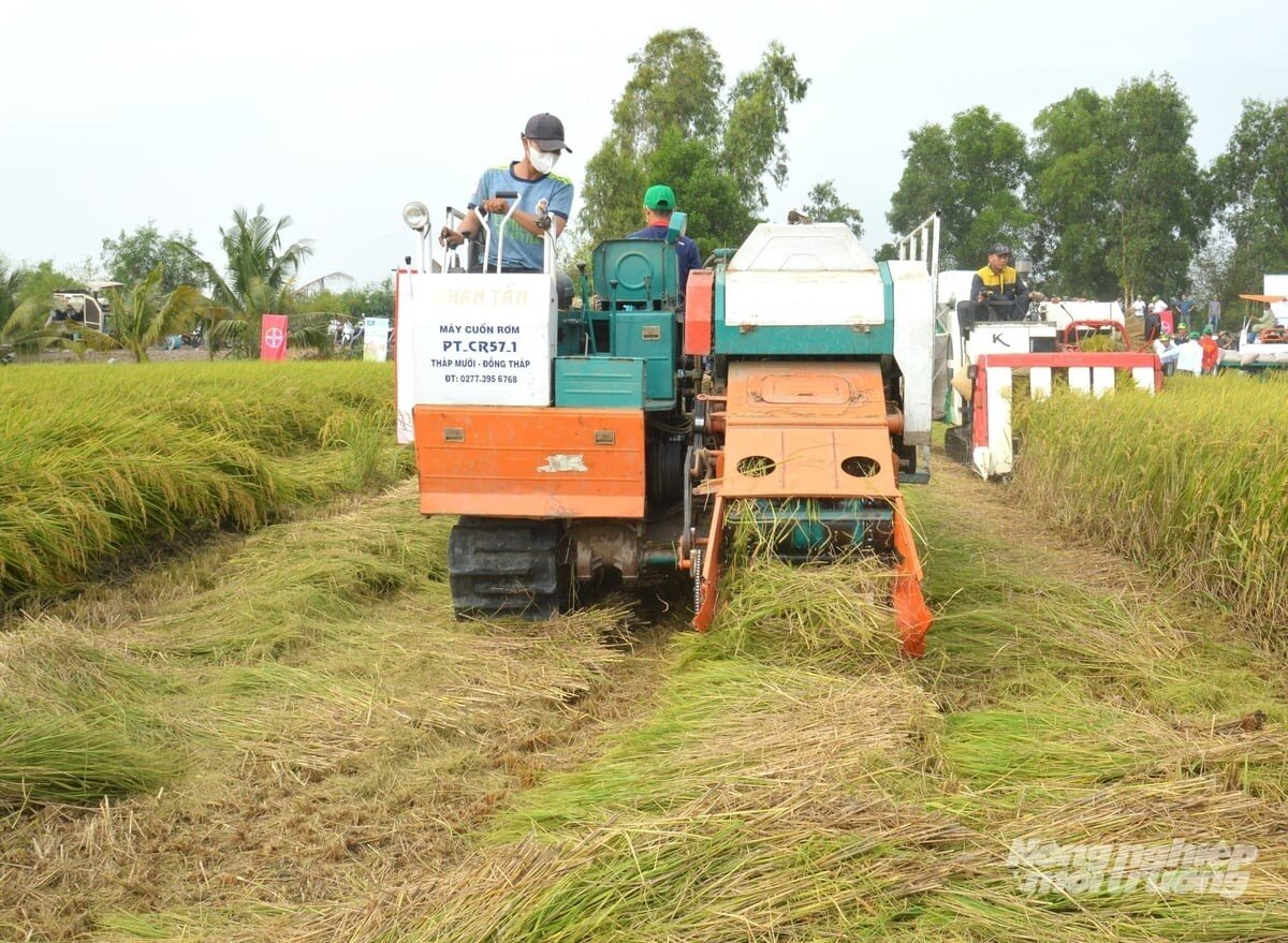 Khai mở tiềm năng cơ giới hóa thu gom rơm rạ diện rộng bằng bản đồ 