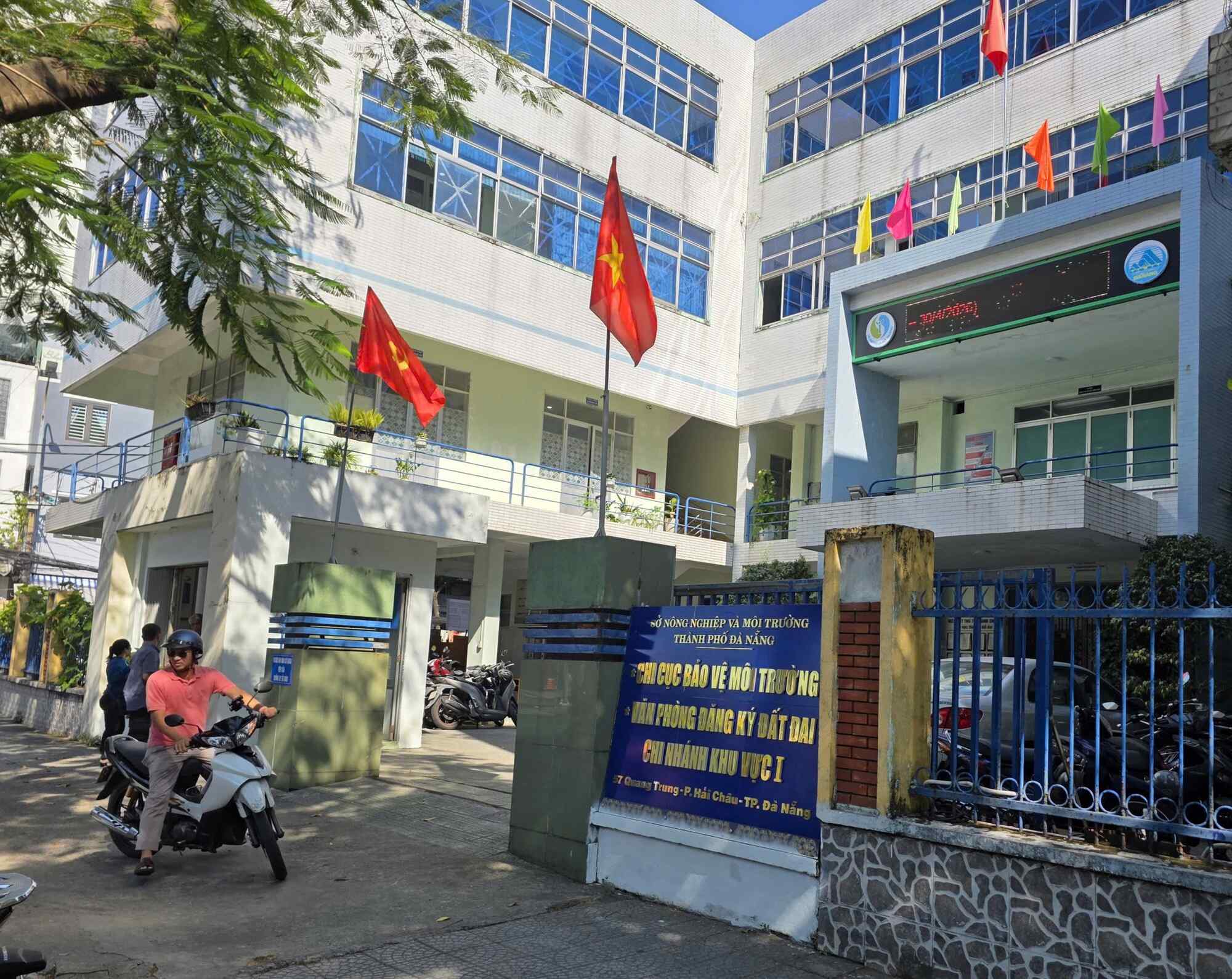 Đà Nẵng thí điểm ký cấp 'sổ đỏ' cho các chi nhánh văn phòng đăng ký đất đai 