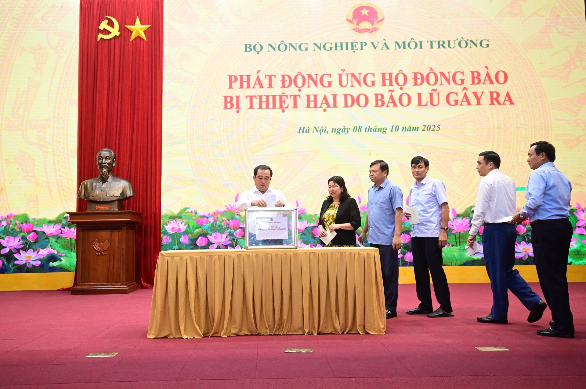 Quyền Bộ trưởng Trần Đức Thắng phát động ủng hộ đồng bào bị thiệt hại do bão lũ