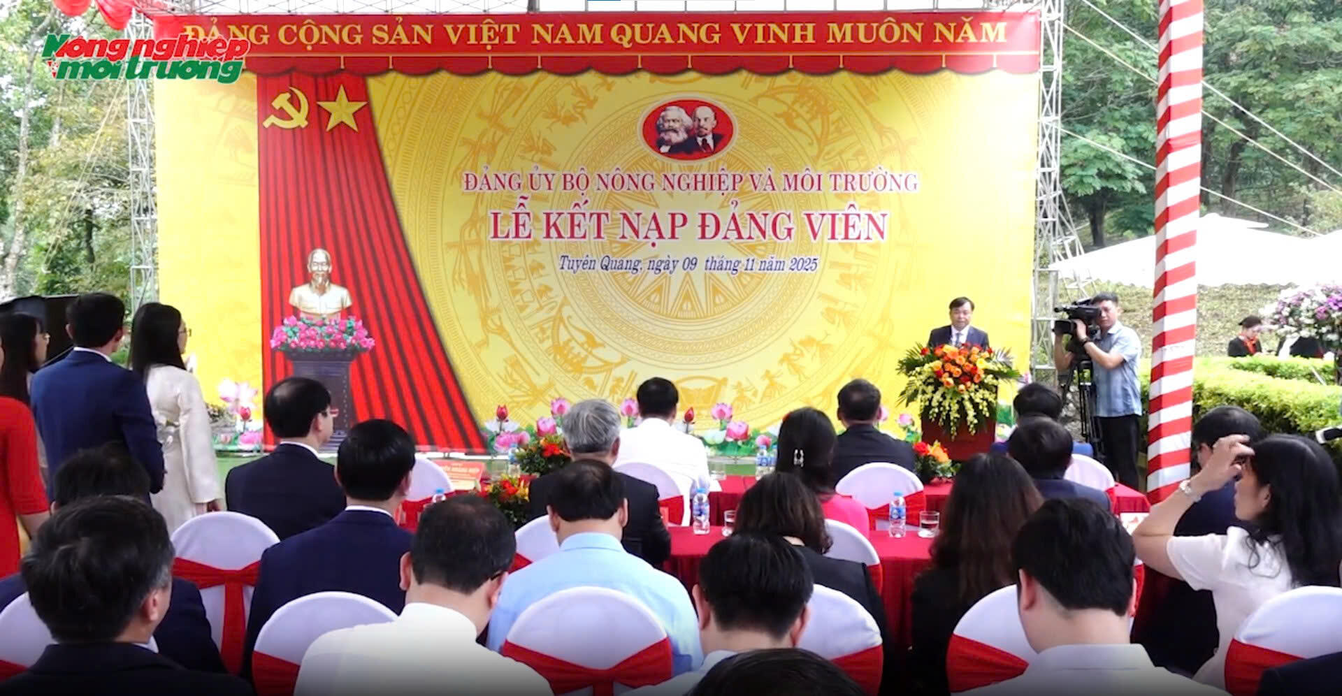 Đảng ủy Bộ NN-MT kết nạp 80 đảng viên mới tại Di tích Bộ Canh Nông