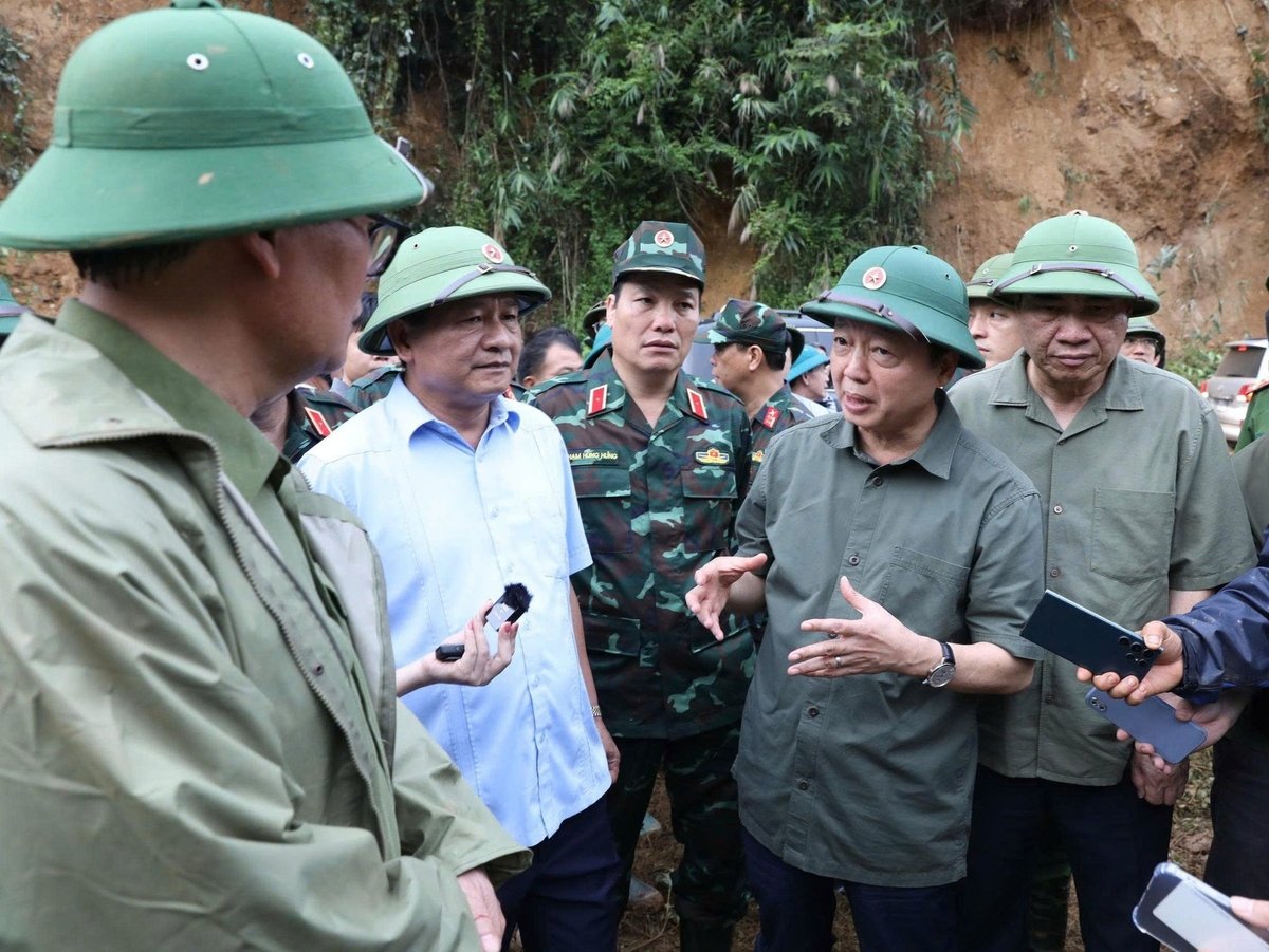 Phó Thủ tướng Trần Hồng Hà trực tiếp vào vùng lũ Điện Biên
