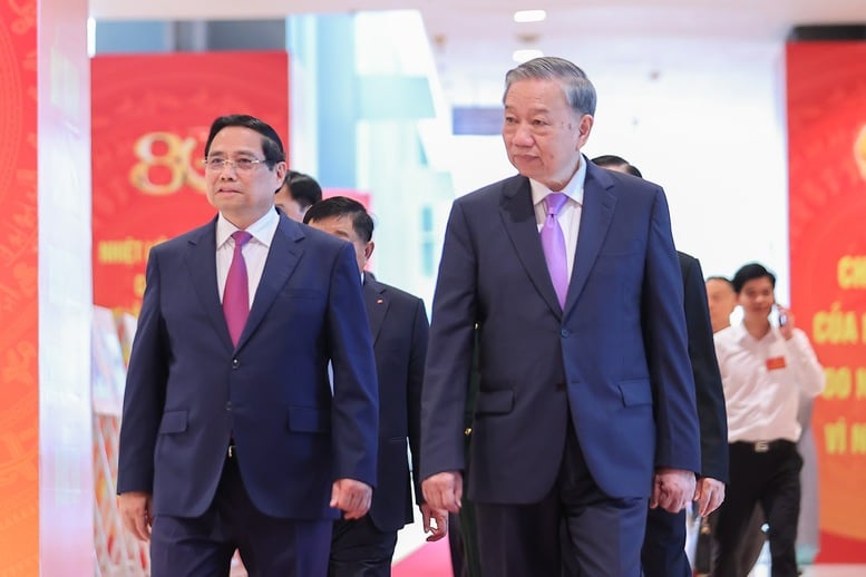 Thủ tướng kêu gọi cán bộ, công chức hết lòng phụng sự Tổ quốc, Nhân dân