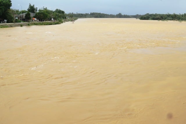 Mưa to, lũ lên sau bão số 5