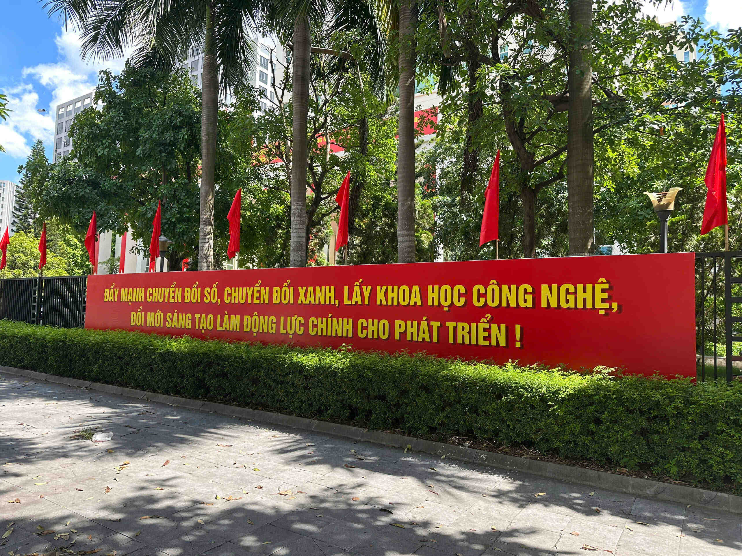 Ngành Nông nghiệp và Môi trường đẩy mạnh chuyển đổi số, chuyển đổi xanh, lấy khoa học công nghệ, đổi mới sáng tạo làm động lực chính cho phát triển. Ảnh: Hải Yến.
