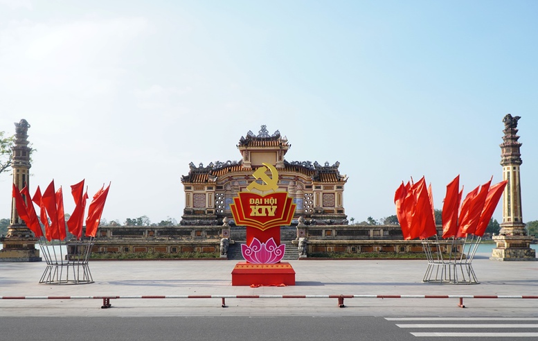 Rực rỡ cờ, hoa chào mừng Đại hội XIV của Đảng