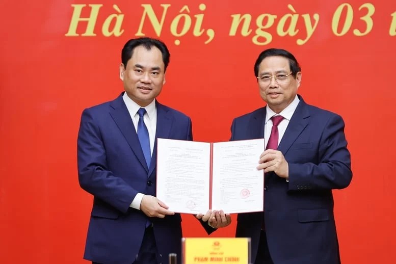 Thủ tướng trao quyết định bổ nhiệm đồng chí Trịnh Việt Hùng giữ chức Thứ trưởng Thường trực Bộ Nông nghiệp và Môi trường