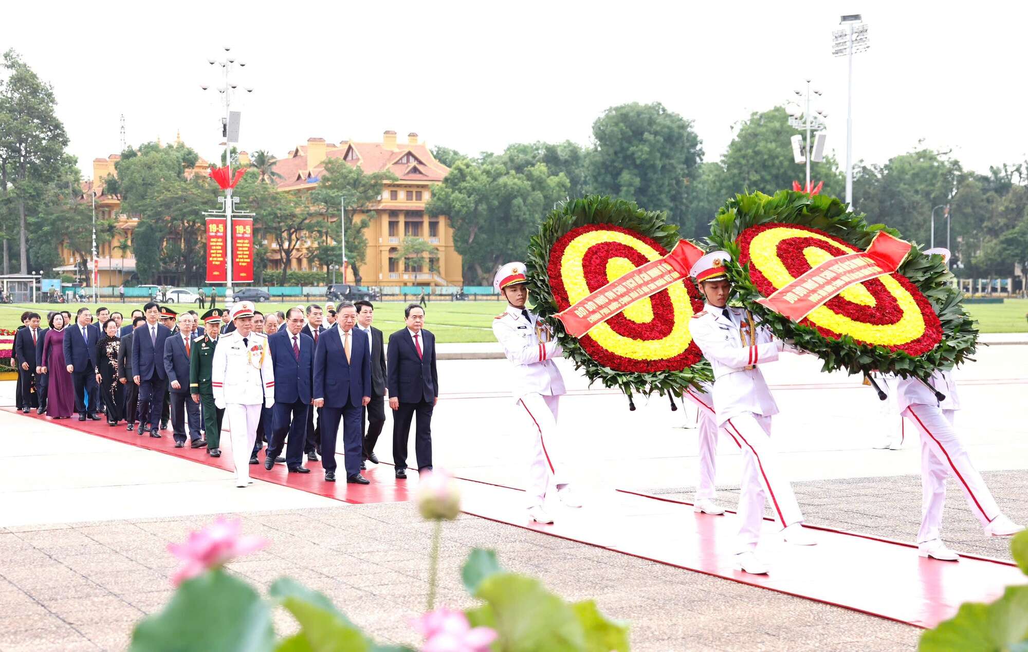  Lãnh đạo Đảng, Nhà nước vào Lăng viếng Chủ tịch Hồ Chí Minh