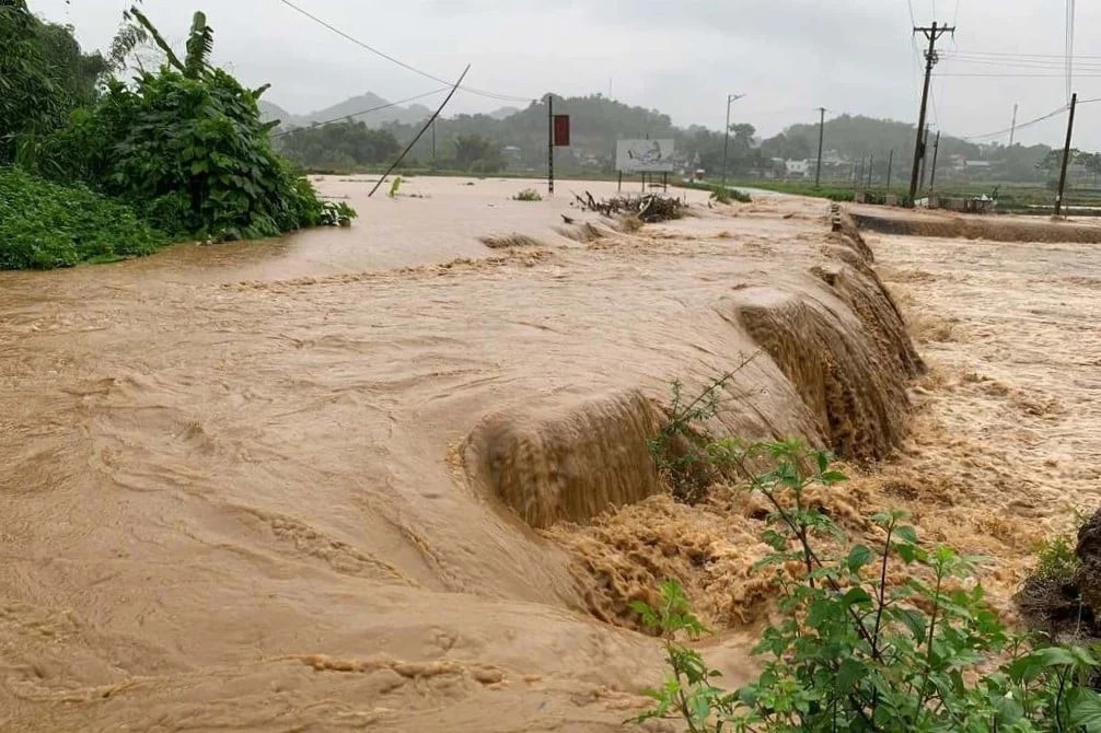 Mưa lớn gây lũ, cần chủ động sơ tán người dân vùng nguy hiểm