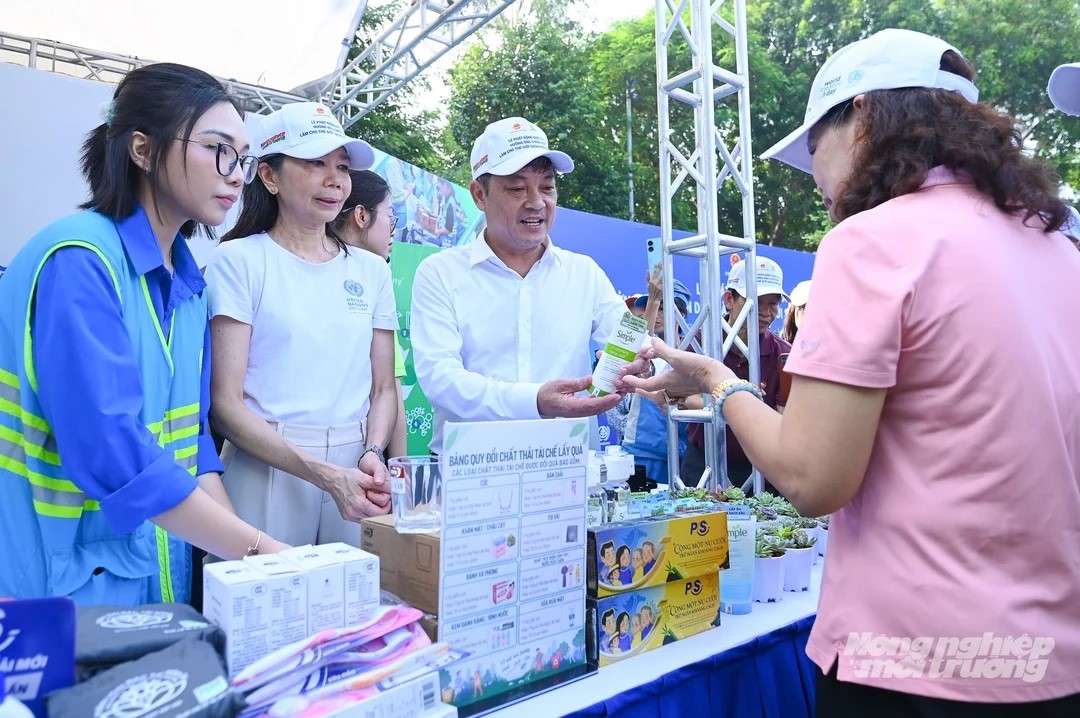 Ngàn người chung tay hưởng ứng Chiến dịch Làm cho thế giới sạch hơn