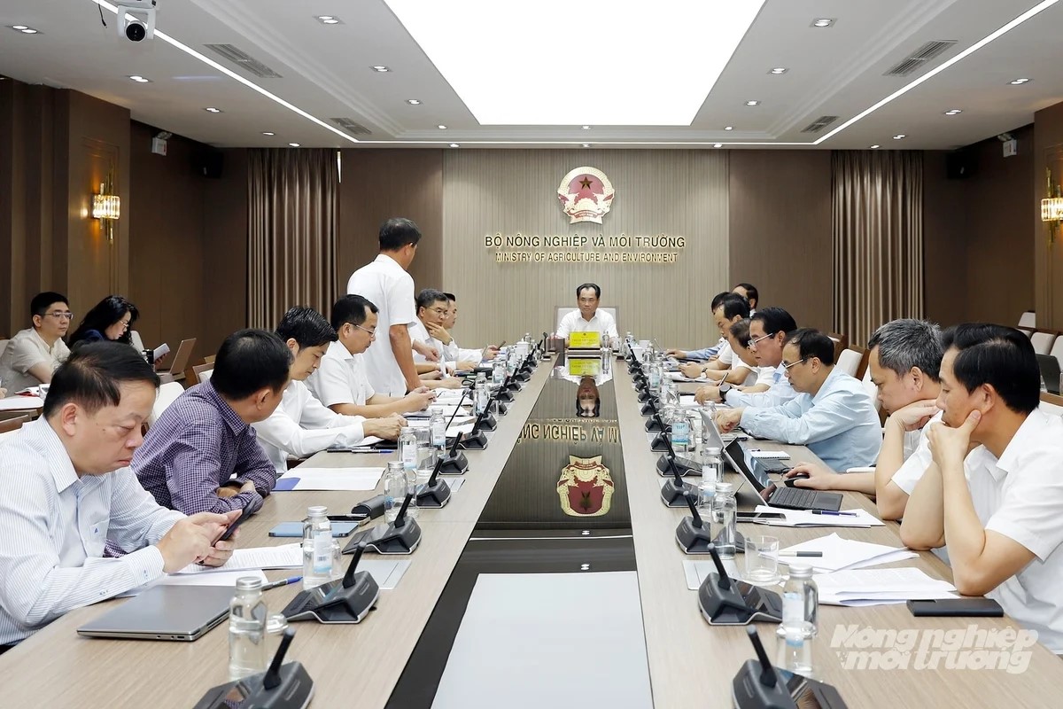 Bộ trưởng Trịnh Việt Hùng chủ trì họp bàn nhiệm vụ phát triển ngành 4 tháng cuối năm